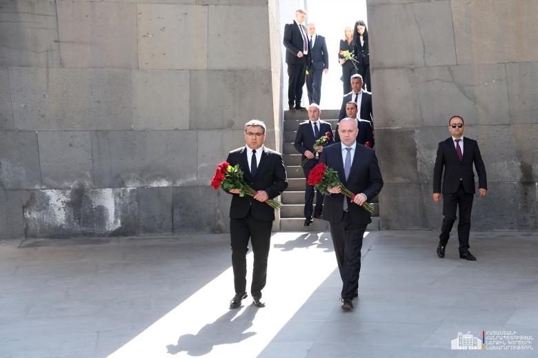 Img default alt hy