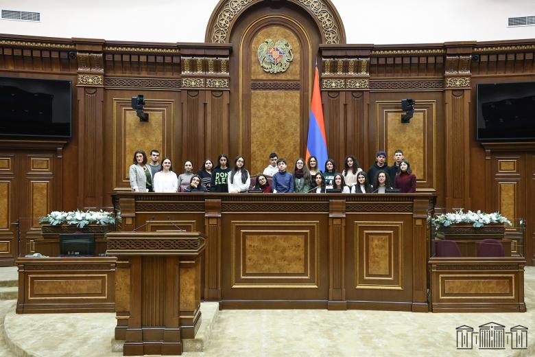 Img default alt hy