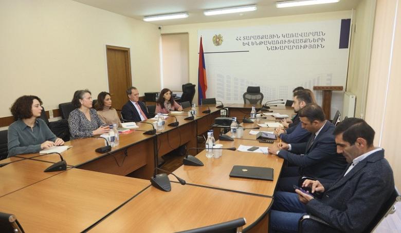 Img default alt hy