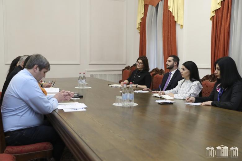 Img default alt hy