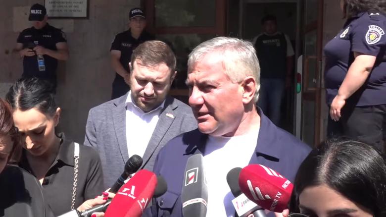 Img default alt hy